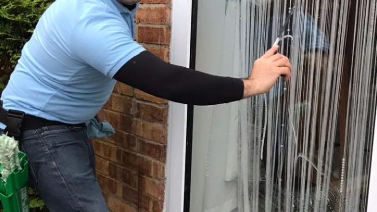 Professionals Deliver Excellent Window Cleaning Results by Using Water-Fed Poles